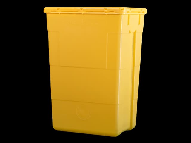 Gul, stor plastboks. Foto.