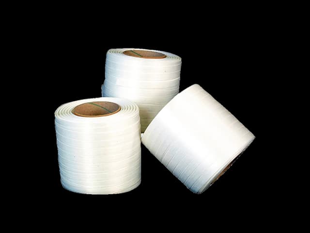 Hvitt bånd på rull. Foto.