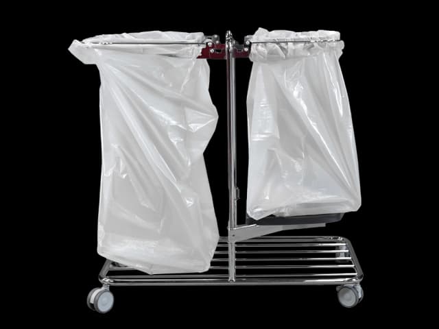 Tralle med to avfallsposer. Foto.