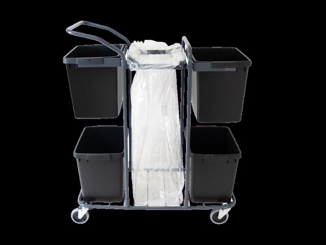 Sorteringsvogn med håndtak og avfallsbeholdere. Foto.