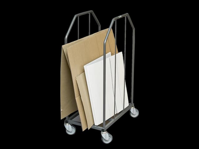 Stativ i stål med papp/kartong. Foto.