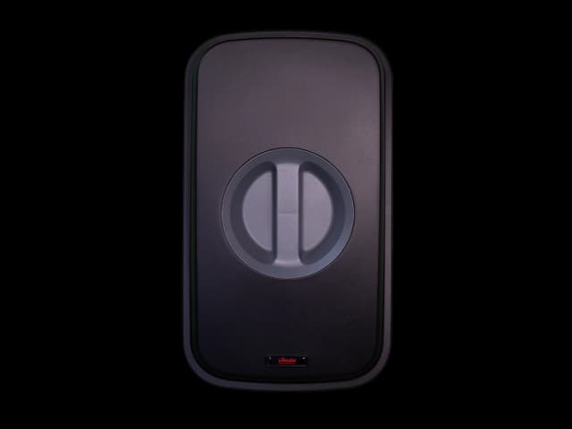 Sort plastlokk med tett lokk. Foto. 