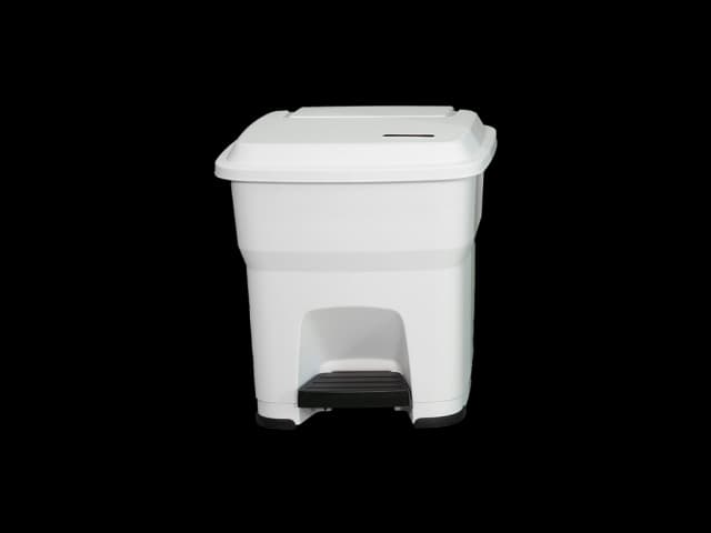 Avfallsbeholder i hvit plast med pedal og lokk. Foto.