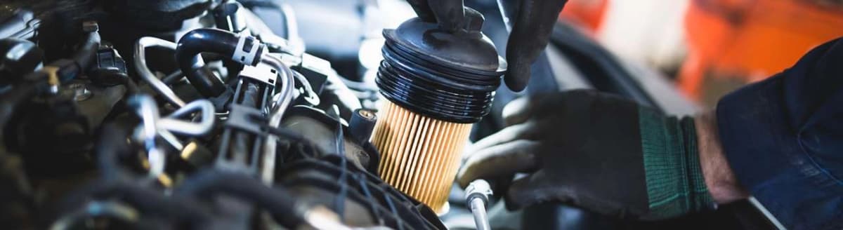 Oljeholdig innsats- og industrifilter. Foto.