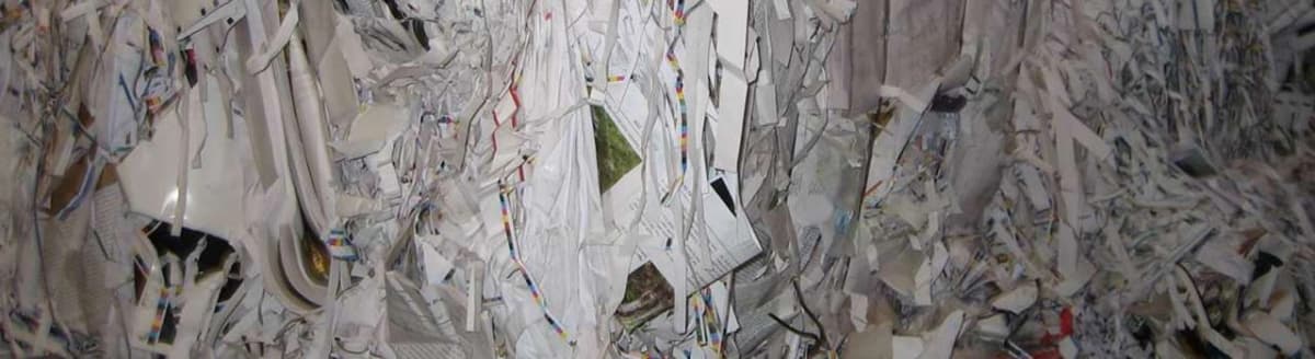 Restavfall fra finere trykkeripapir. Foto.