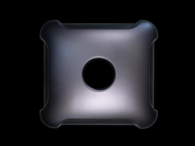 Topp til avfallsbeholder med flaskeinnkast. Foto.