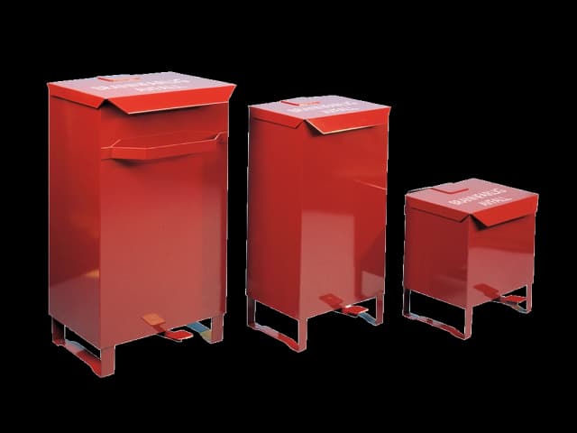 Brannsikker avfallsbeholder i 3 størrelser i rustfritt stål. Foto.