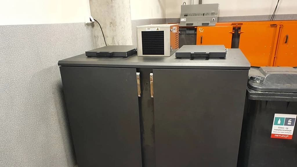 Avfallskjøler for matavfall i avfallsrom. Foto.