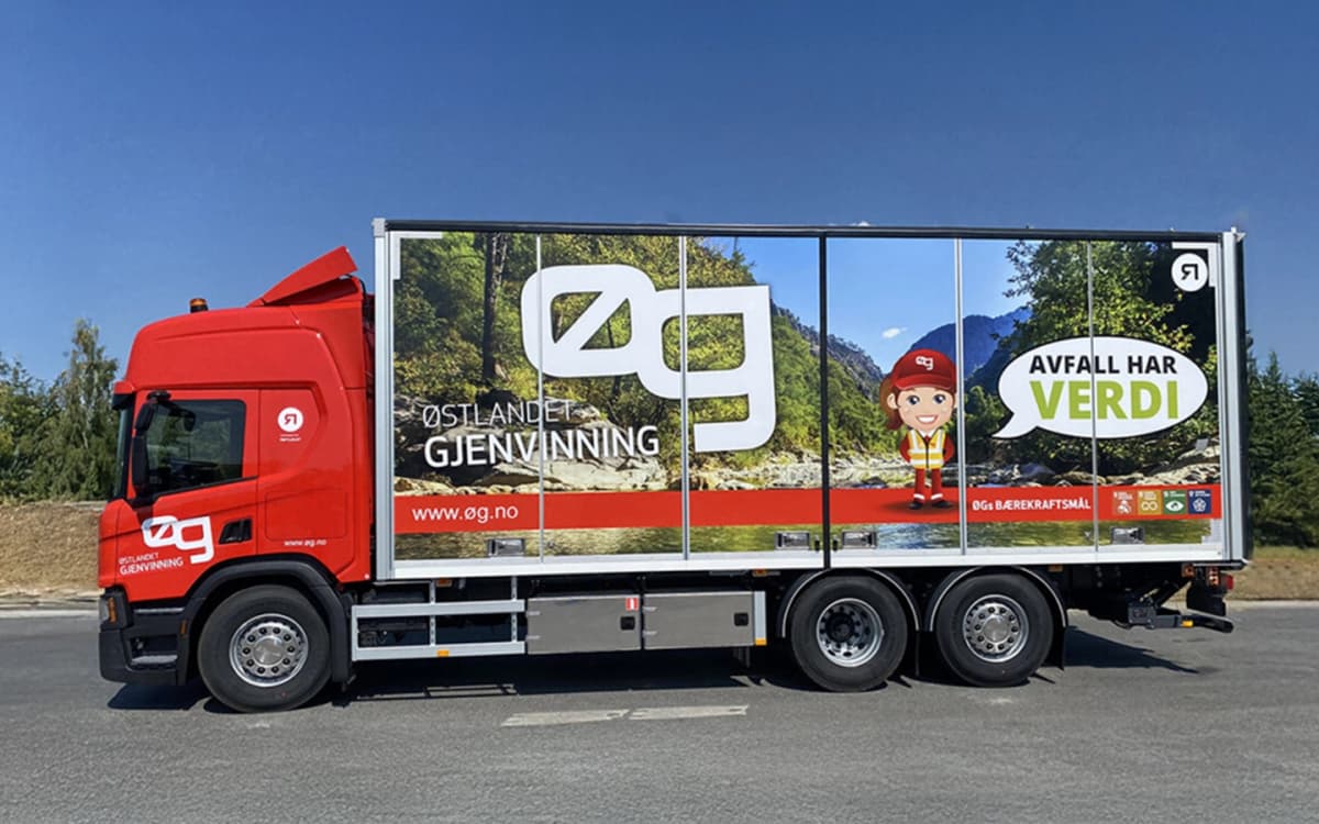 Lastebil fra Østlandet Gjenvinning. Foto.