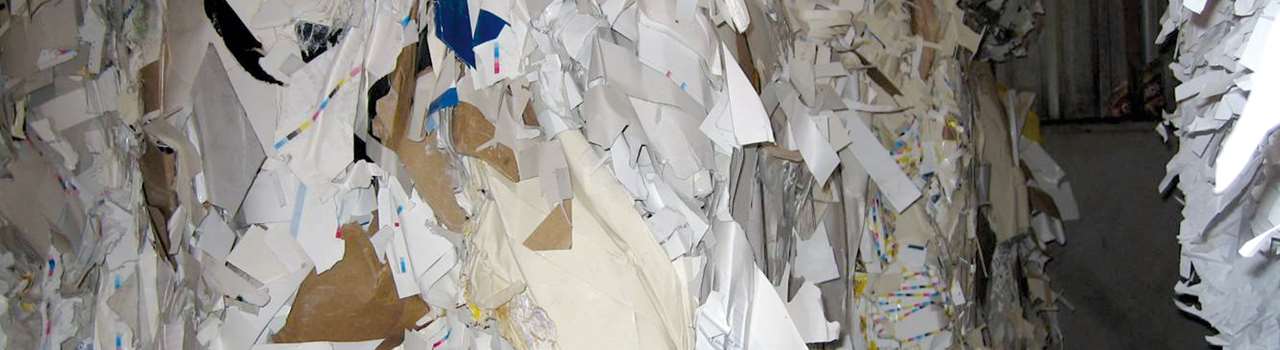 Foto: papp og papir er samlet inn for resirkulering hos Norsk Gjenvinning